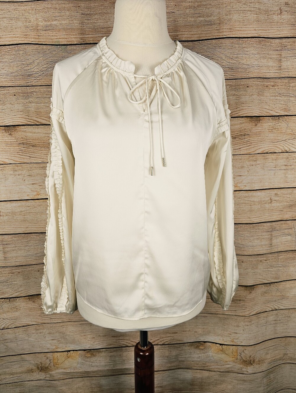 Cabi NWT Chloe Satin Relaxed Fit Ruffle Sleeve Blouse Size Small